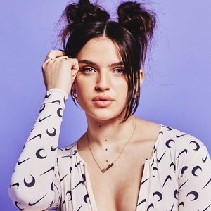 Mae Muller